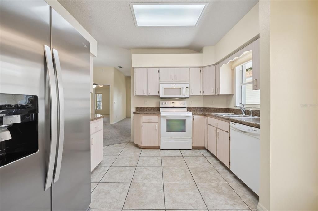 For Sale: $229,900 (2 beds, 2 baths, 1332 Square Feet)