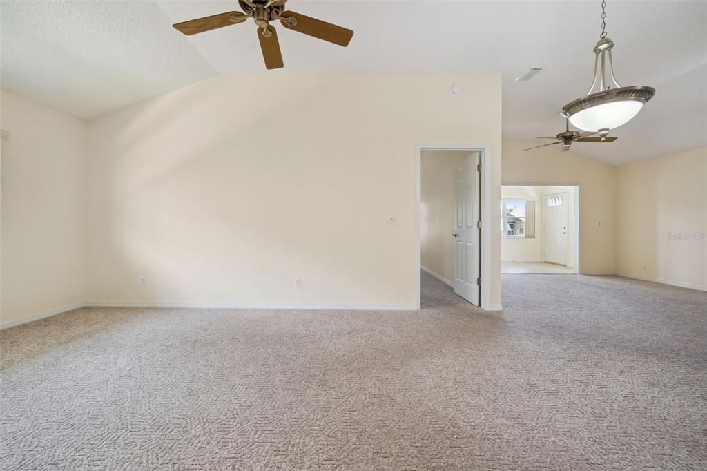 For Sale: $229,900 (2 beds, 2 baths, 1332 Square Feet)
