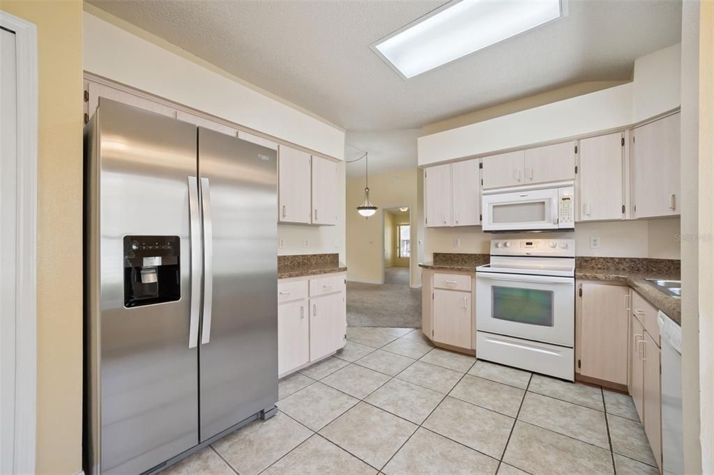 For Sale: $229,900 (2 beds, 2 baths, 1332 Square Feet)