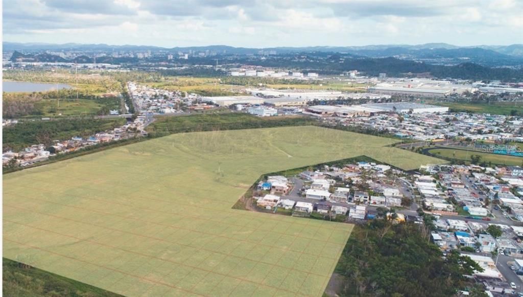 На продажу: $1,900,000 (28.00 acres)
