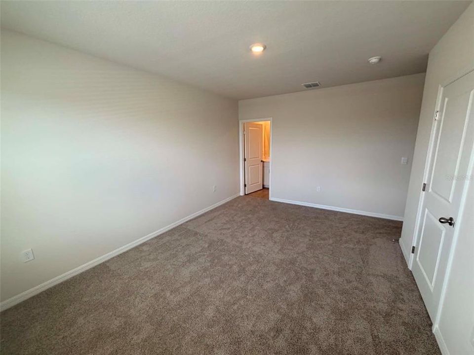 For Rent: $2,300 (3 beds, 2 baths, 1464 Square Feet)