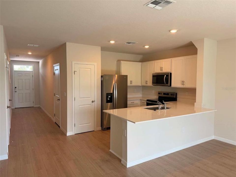 For Rent: $2,300 (3 beds, 2 baths, 1464 Square Feet)