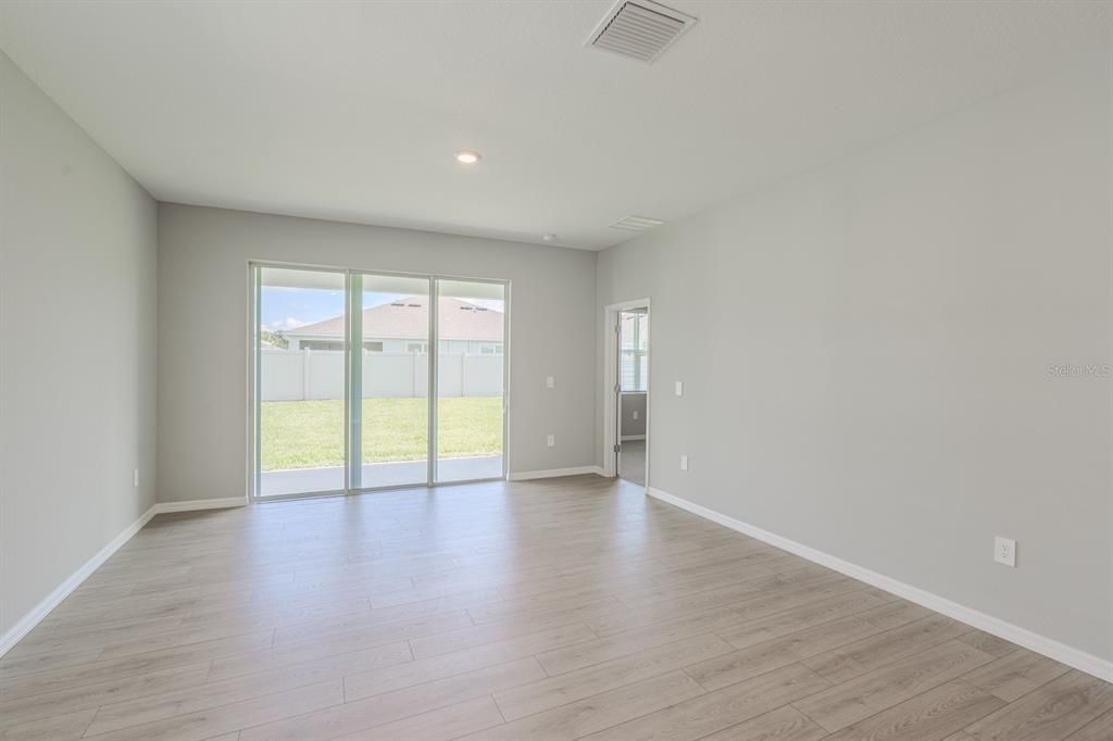 For Rent: $2,300 (3 beds, 2 baths, 1565 Square Feet)