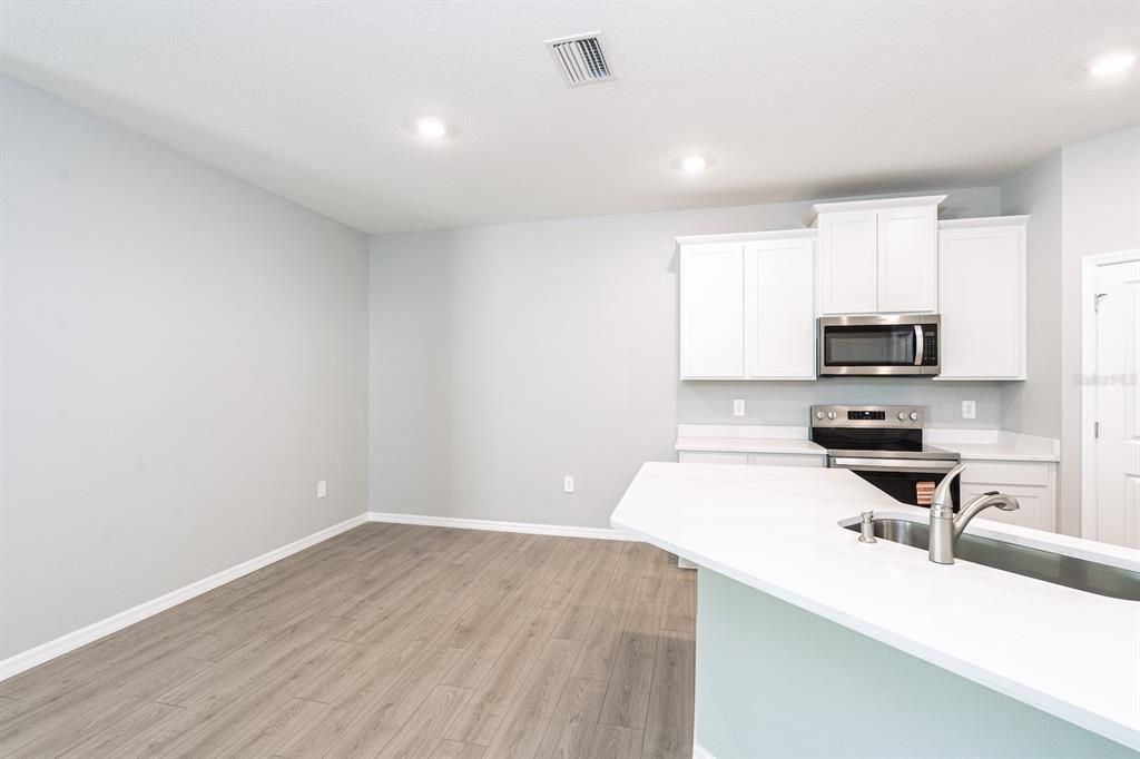 For Rent: $2,300 (3 beds, 2 baths, 1565 Square Feet)