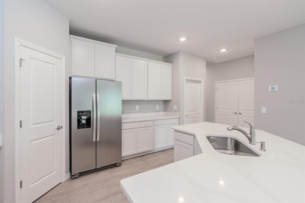 For Rent: $2,300 (3 beds, 2 baths, 1565 Square Feet)