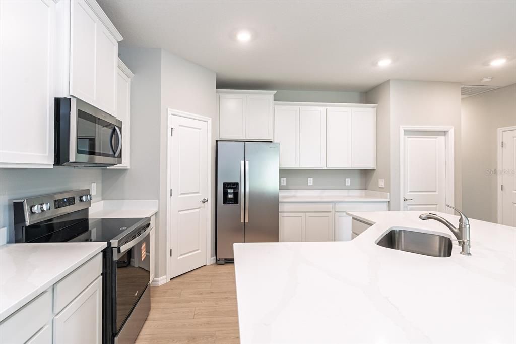 For Rent: $2,300 (3 beds, 2 baths, 1565 Square Feet)