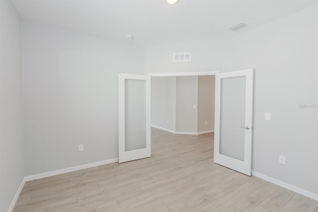 For Rent: $2,300 (3 beds, 2 baths, 1565 Square Feet)