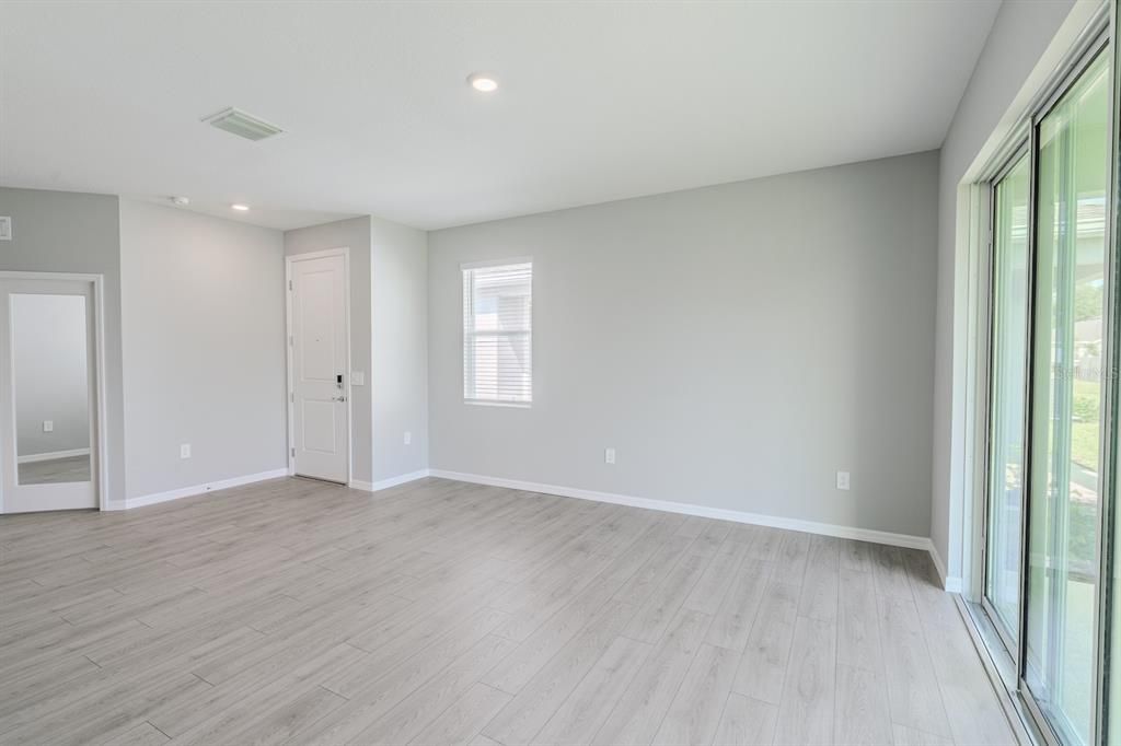 For Rent: $2,300 (3 beds, 2 baths, 1565 Square Feet)