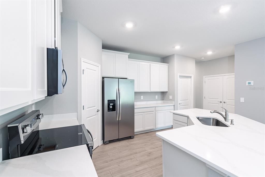 For Rent: $2,300 (3 beds, 2 baths, 1565 Square Feet)