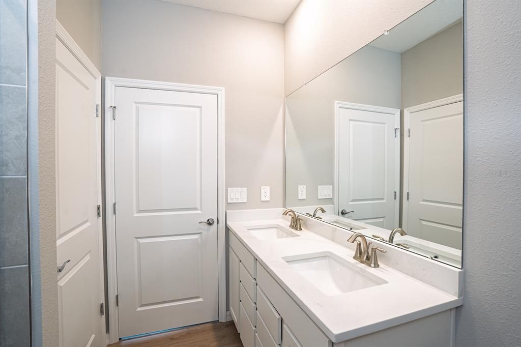 For Rent: $2,300 (3 beds, 2 baths, 1565 Square Feet)