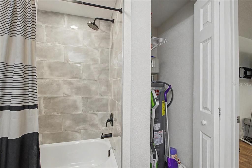 For Sale: $370,000 (3 beds, 2 baths, 1152 Square Feet)