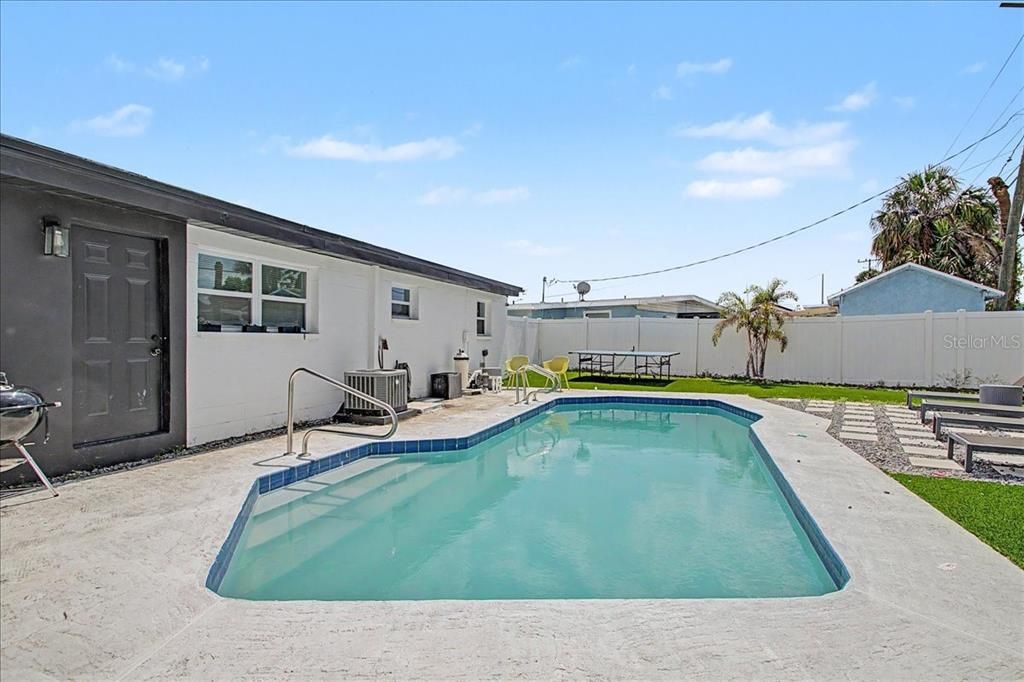 For Sale: $370,000 (3 beds, 2 baths, 1152 Square Feet)