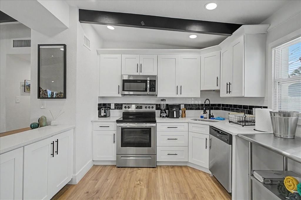 For Sale: $370,000 (3 beds, 2 baths, 1152 Square Feet)