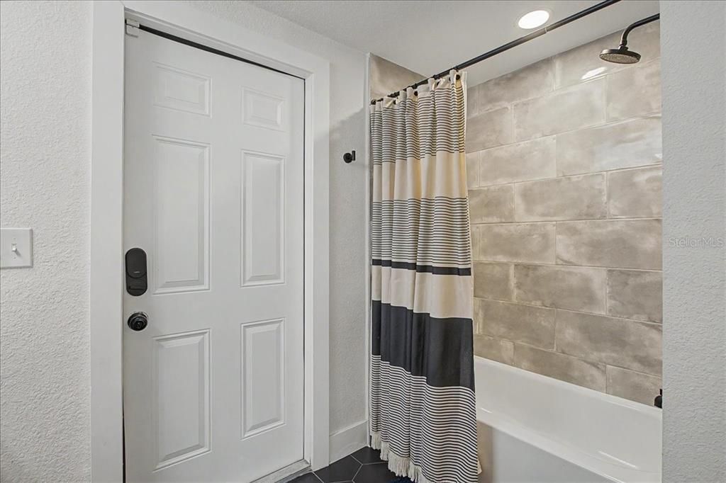 For Sale: $370,000 (3 beds, 2 baths, 1152 Square Feet)