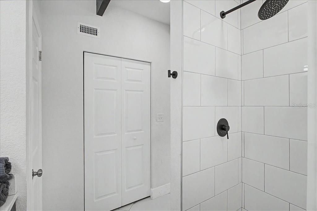 For Sale: $370,000 (3 beds, 2 baths, 1152 Square Feet)