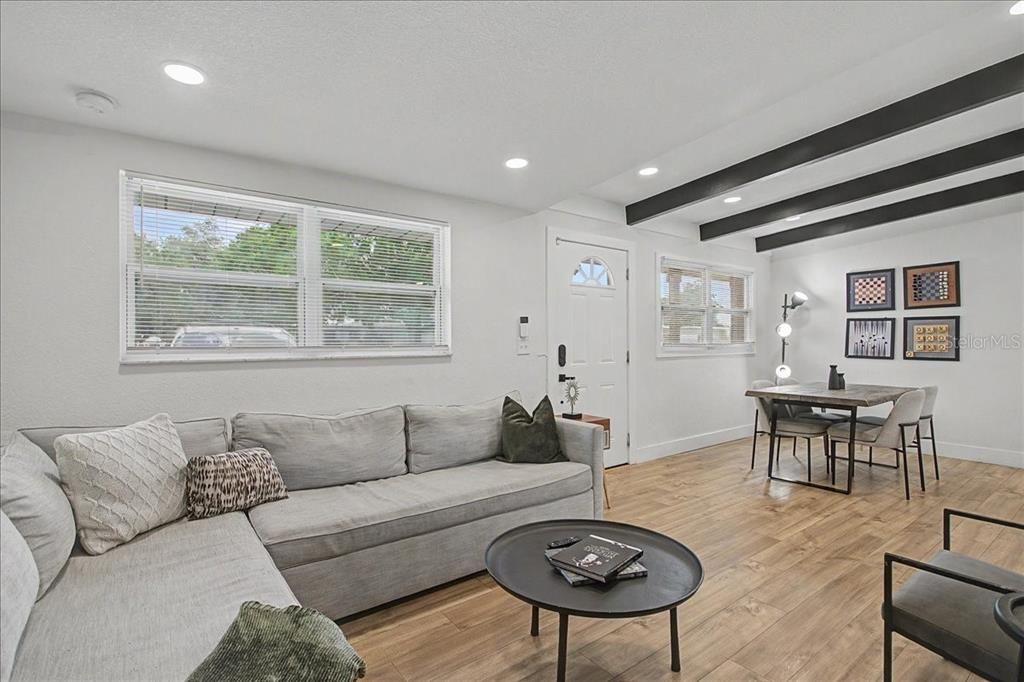 For Sale: $370,000 (3 beds, 2 baths, 1152 Square Feet)