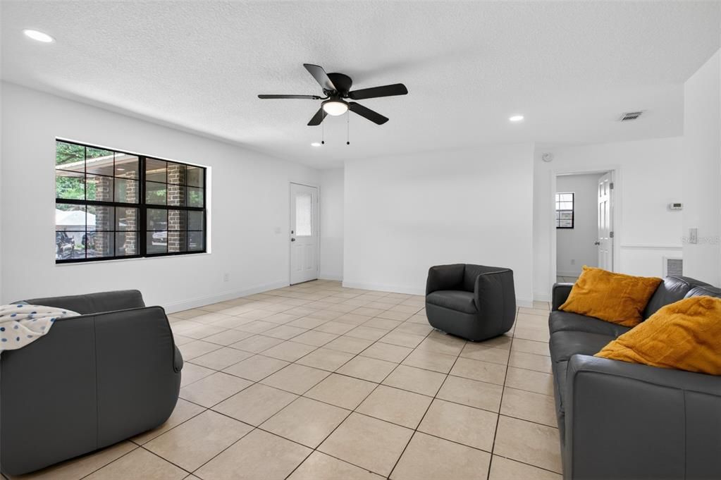 For Sale: $379,000 (3 beds, 2 baths, 1703 Square Feet)