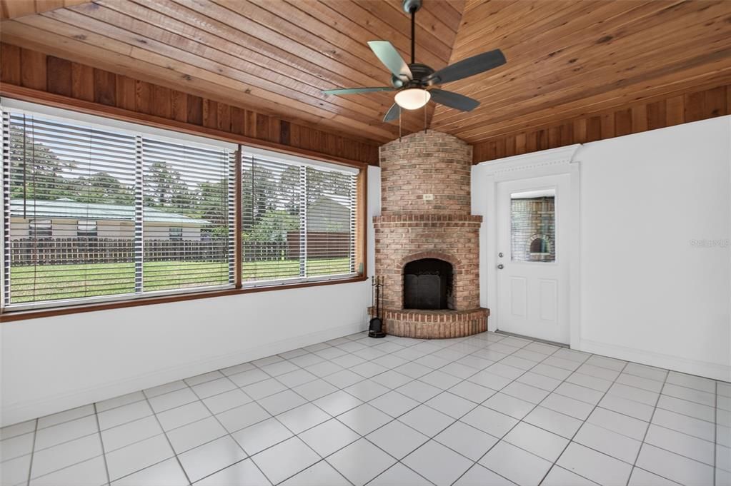 For Sale: $379,000 (3 beds, 2 baths, 1703 Square Feet)