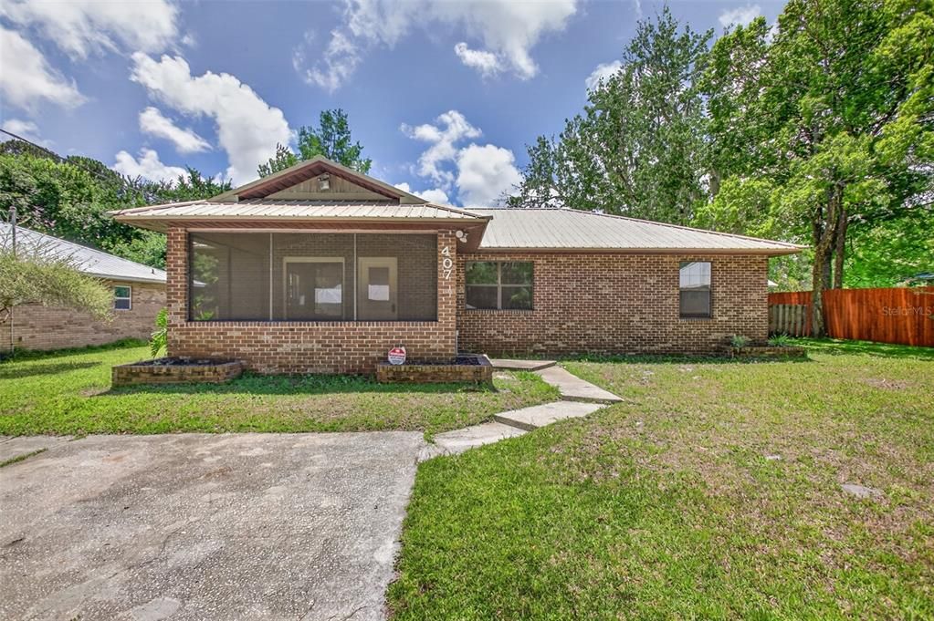 For Sale: $379,000 (3 beds, 2 baths, 1703 Square Feet)