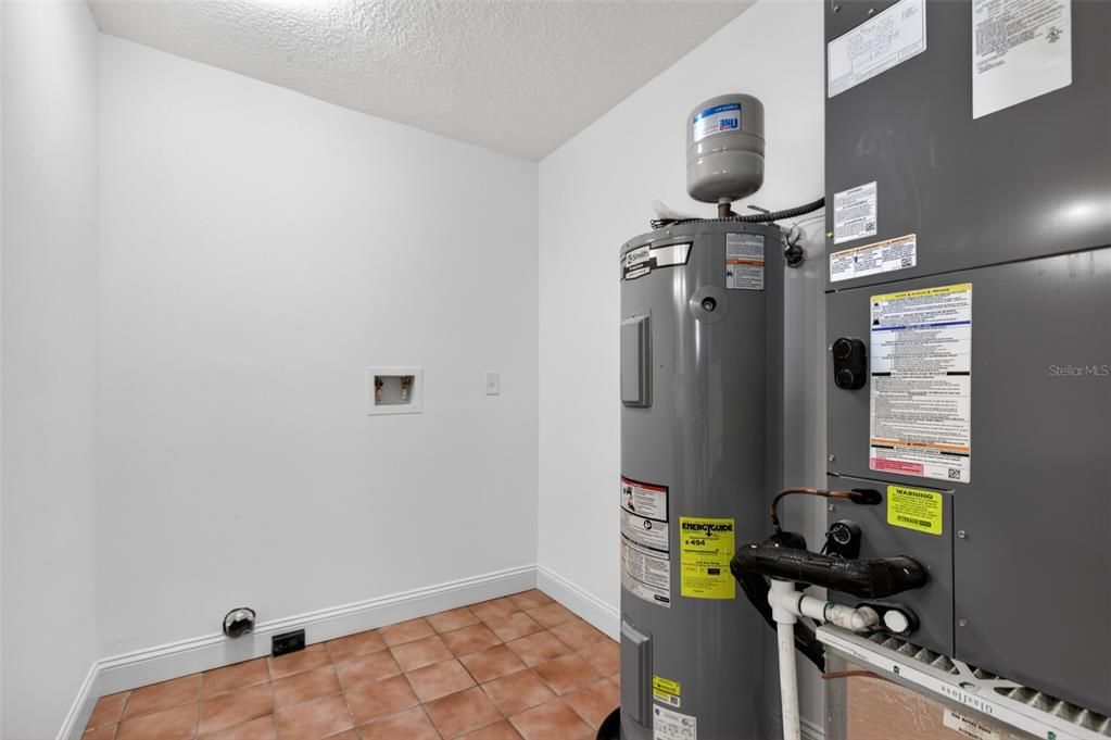 For Sale: $379,000 (3 beds, 2 baths, 1703 Square Feet)