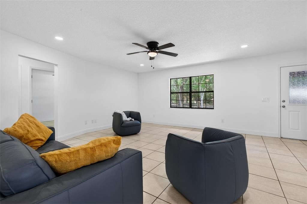 For Sale: $379,000 (3 beds, 2 baths, 1703 Square Feet)