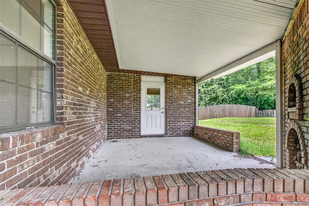 For Sale: $379,000 (3 beds, 2 baths, 1703 Square Feet)