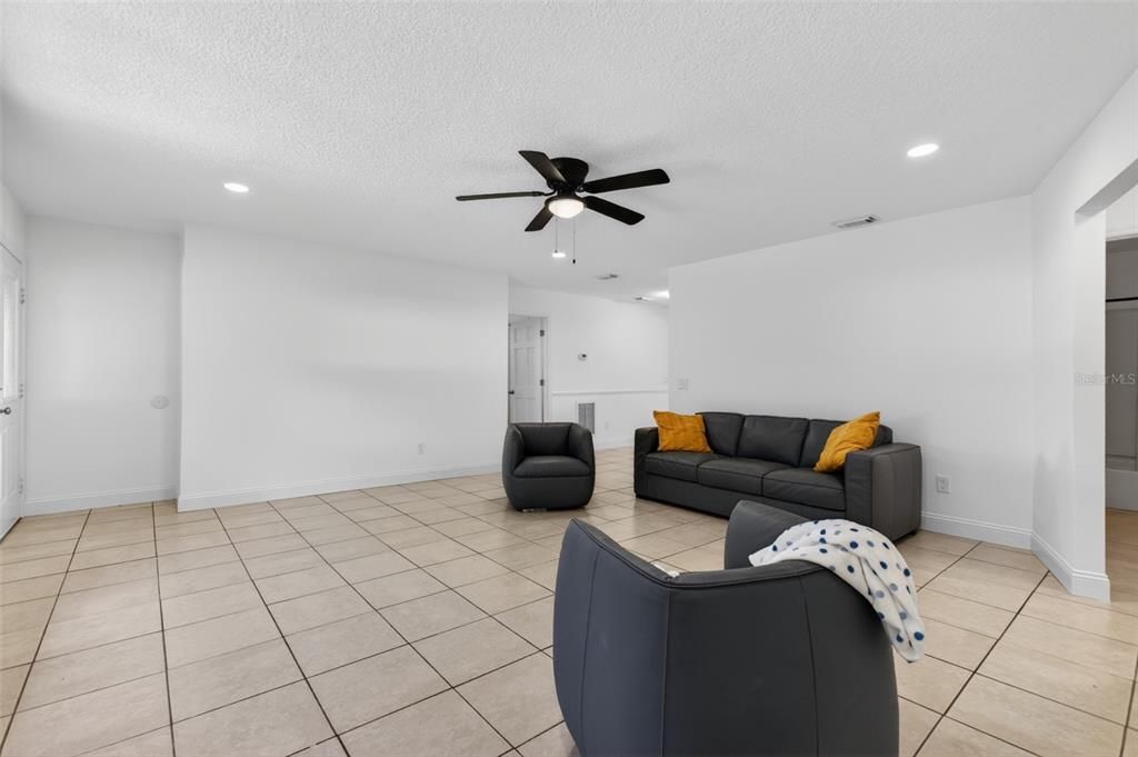 For Sale: $379,000 (3 beds, 2 baths, 1703 Square Feet)