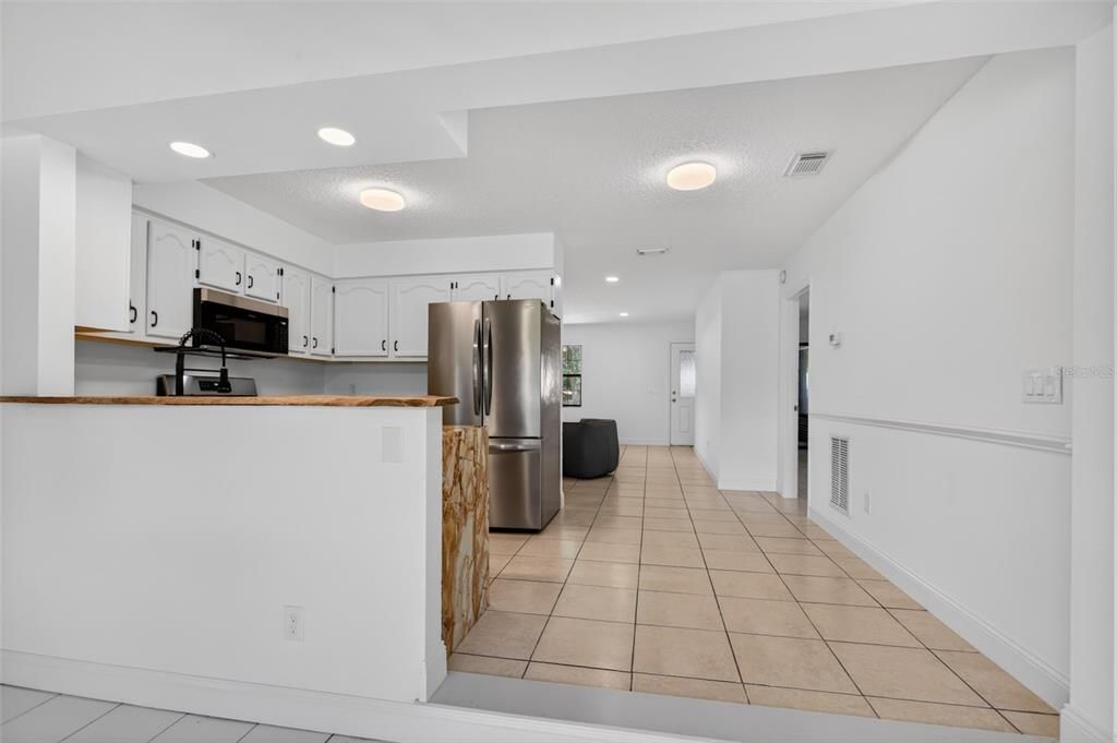 For Sale: $379,000 (3 beds, 2 baths, 1703 Square Feet)