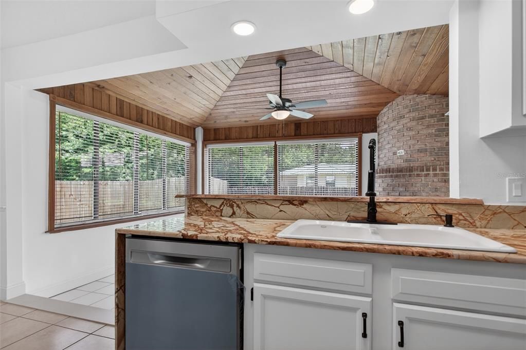 For Sale: $379,000 (3 beds, 2 baths, 1703 Square Feet)