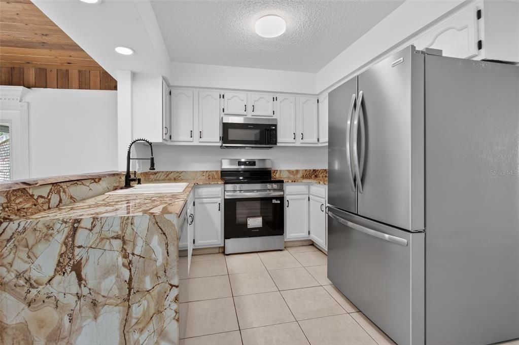 For Sale: $379,000 (3 beds, 2 baths, 1703 Square Feet)