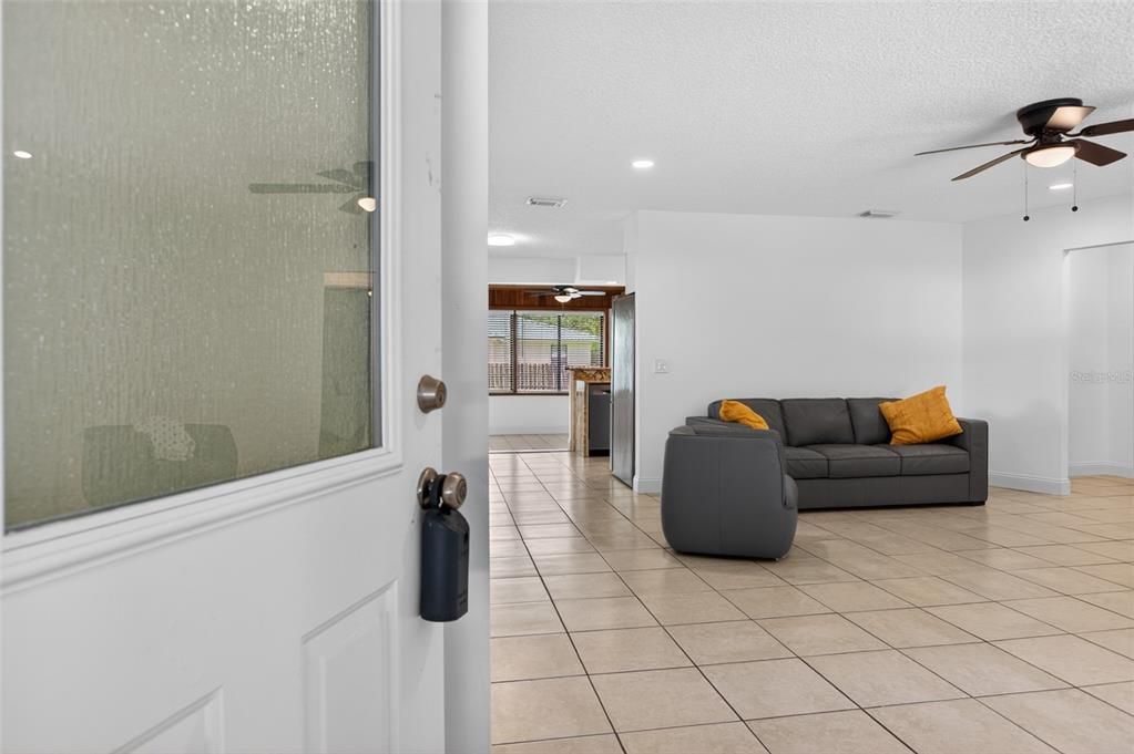For Sale: $379,000 (3 beds, 2 baths, 1703 Square Feet)