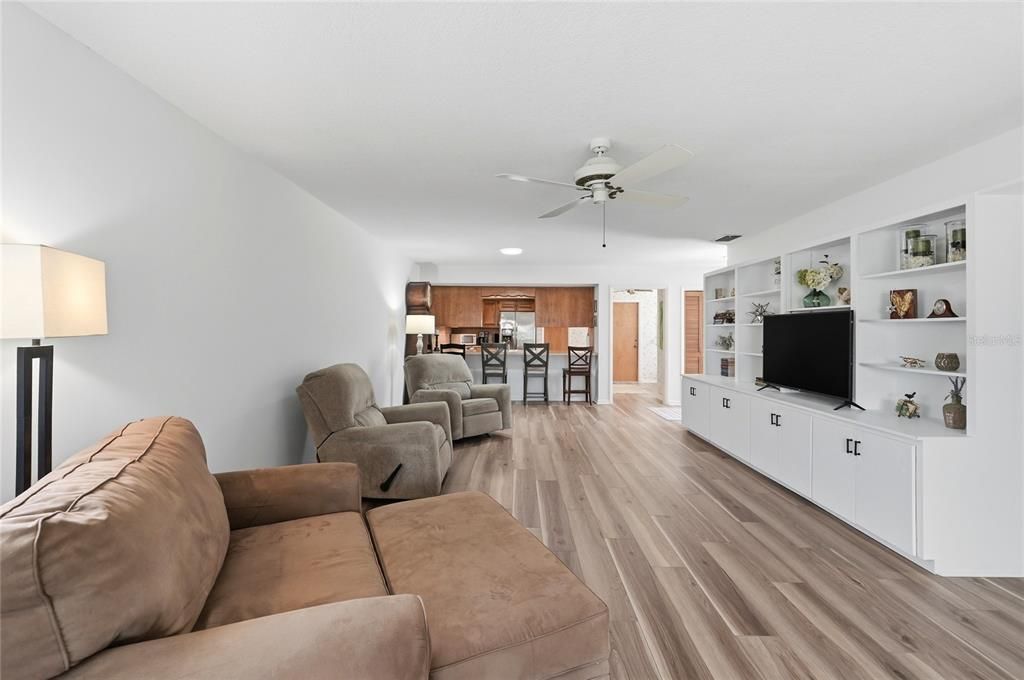 For Sale: $249,000 (2 beds, 2 baths, 1660 Square Feet)