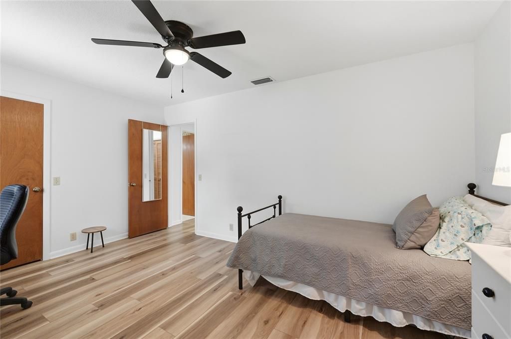 For Sale: $249,000 (2 beds, 2 baths, 1660 Square Feet)
