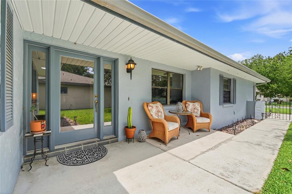For Sale: $249,000 (2 beds, 2 baths, 1660 Square Feet)