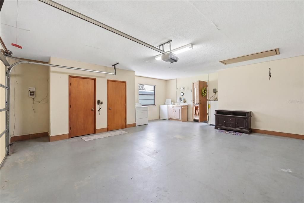 For Sale: $249,000 (2 beds, 2 baths, 1660 Square Feet)