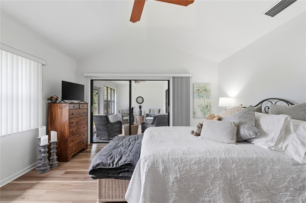 For Sale: $249,000 (2 beds, 2 baths, 1660 Square Feet)