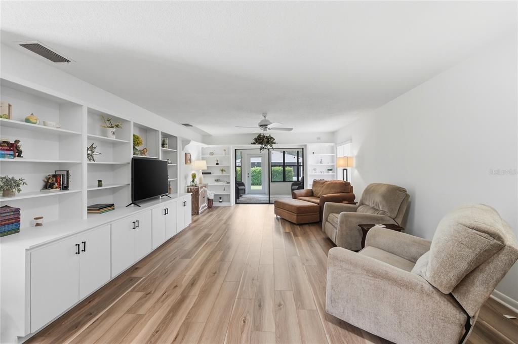 For Sale: $249,000 (2 beds, 2 baths, 1660 Square Feet)