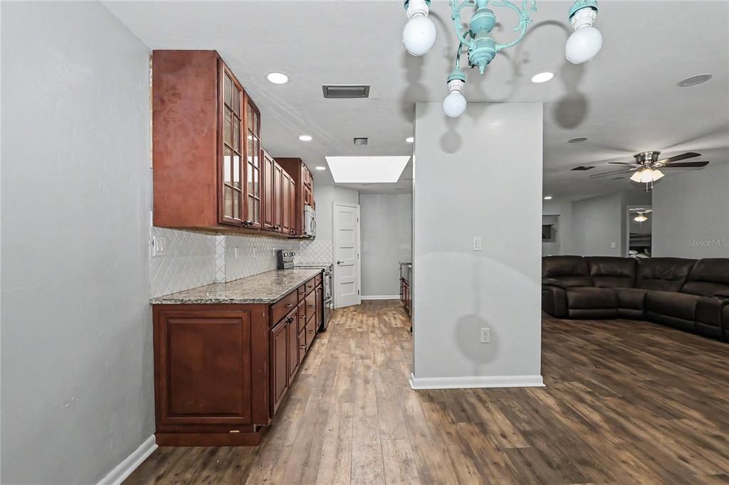En Venta: $350,000 (3 camas, 2 baños, 2288 Pies cuadrados)