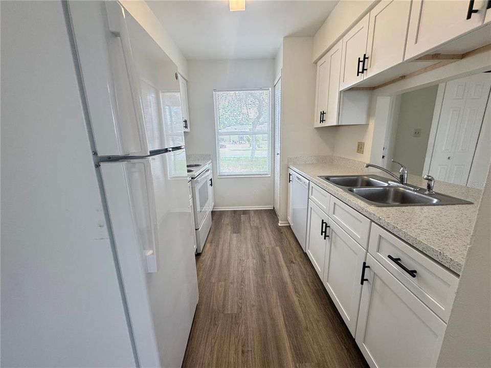 For Rent: $1,999 (3 beds, 2 baths, 1108 Square Feet)