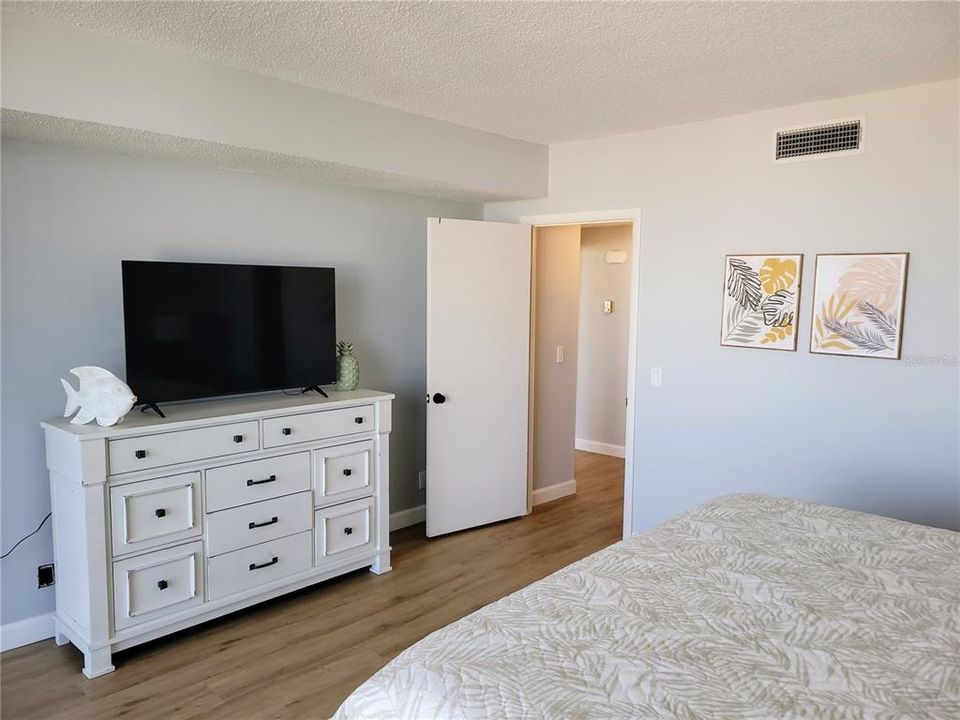 For Rent: $3,800 (2 beds, 2 baths, 1280 Square Feet)