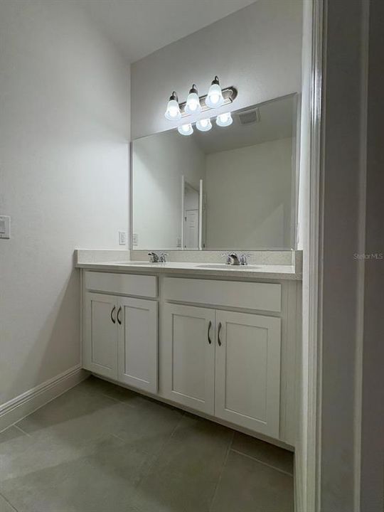 For Rent: $2,700 (3 beds, 2 baths, 1643 Square Feet)