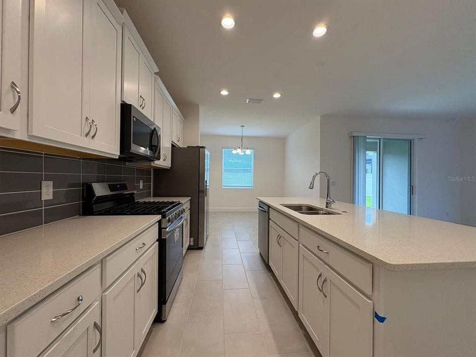 For Rent: $2,700 (3 beds, 2 baths, 1643 Square Feet)