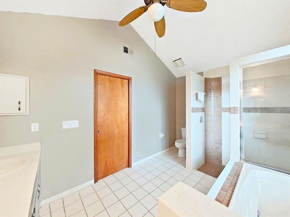 En Venta: $354,900 (3 camas, 2 baños, 2132 Pies cuadrados)