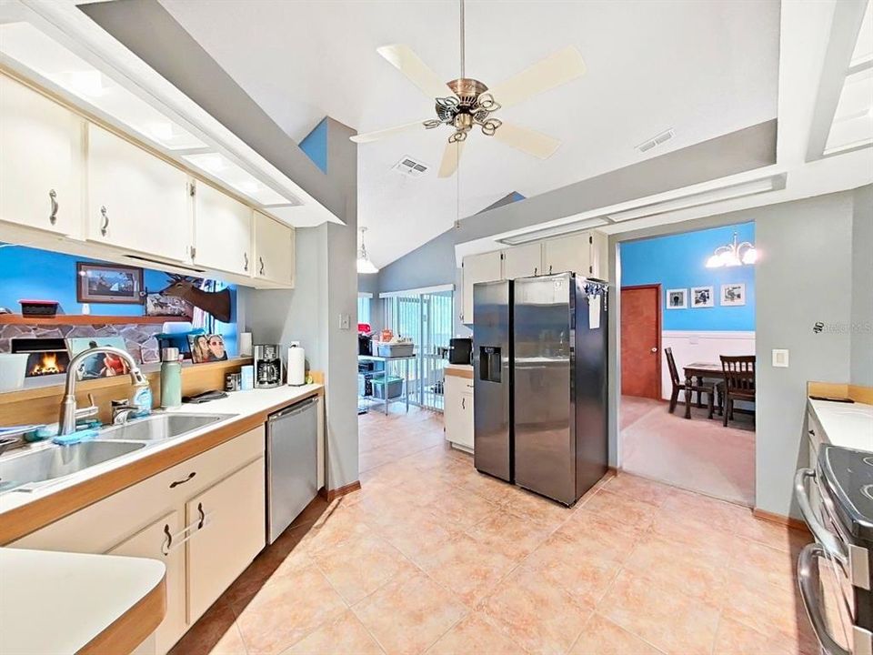 En Venta: $354,900 (3 camas, 2 baños, 2132 Pies cuadrados)