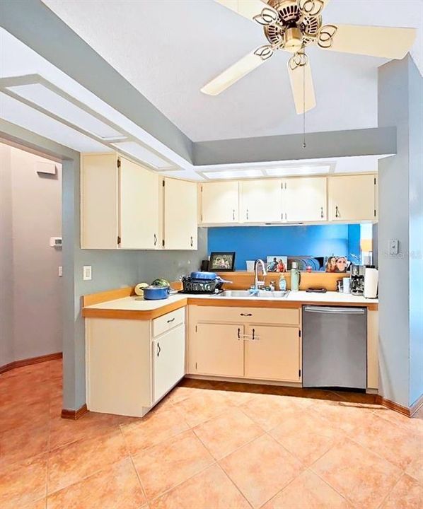 En Venta: $354,900 (3 camas, 2 baños, 2132 Pies cuadrados)