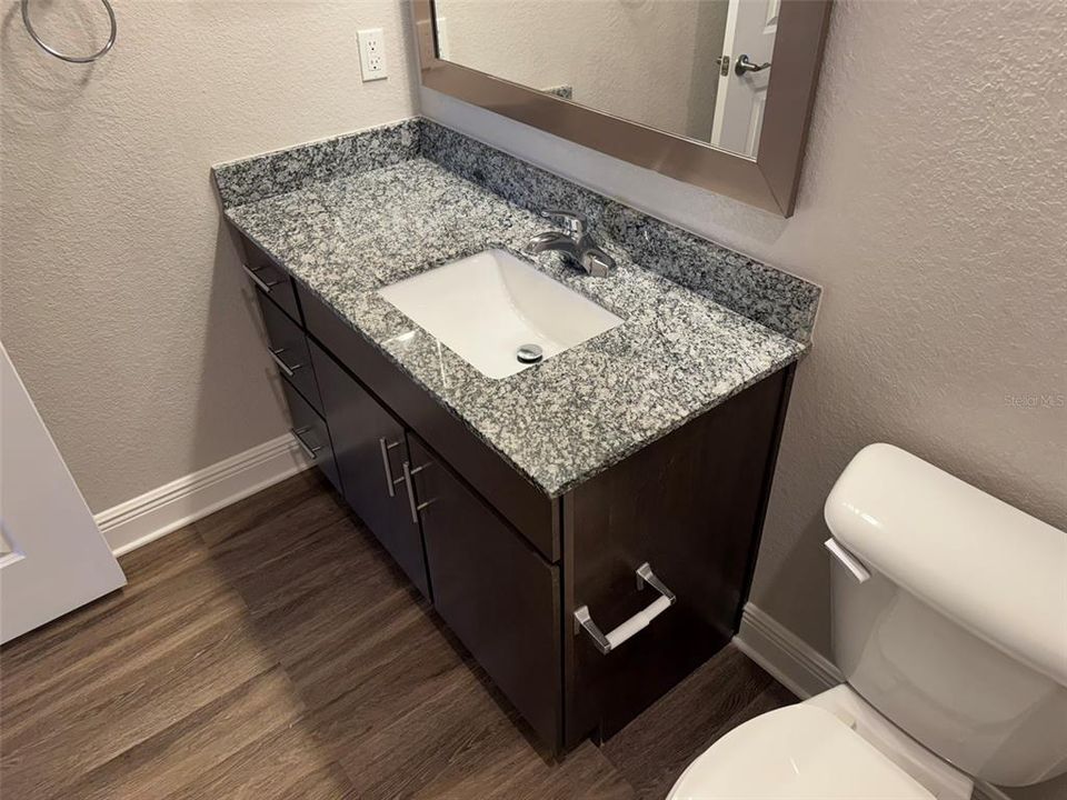 For Rent: $1,555 (1 beds, 1 baths, 1000 Square Feet)