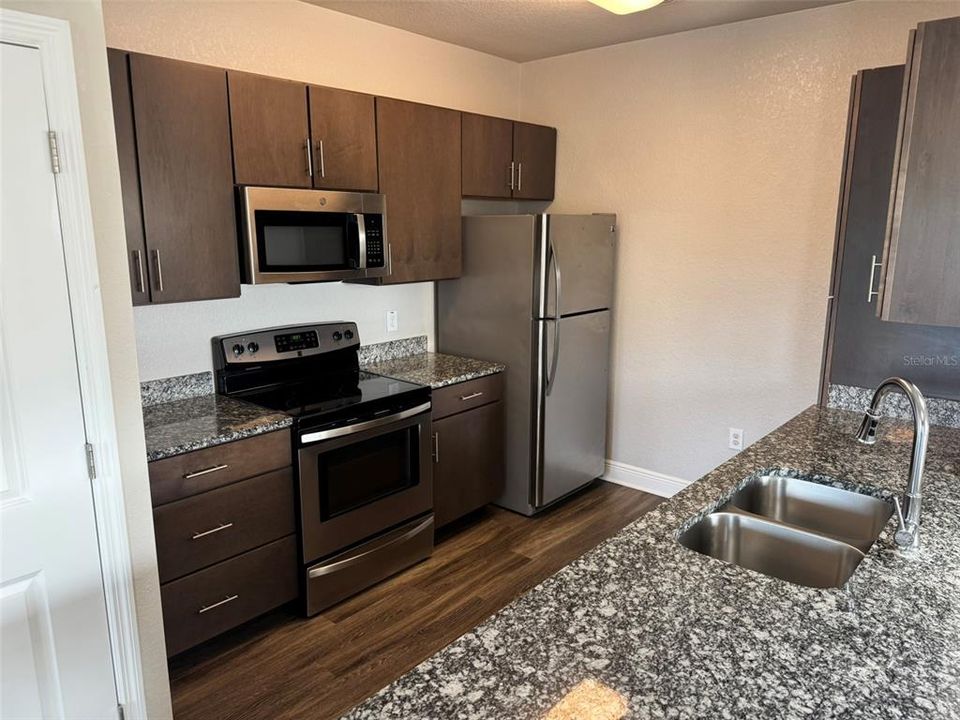 For Rent: $1,555 (1 beds, 1 baths, 1000 Square Feet)