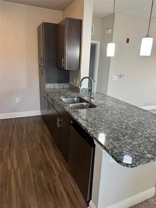 For Rent: $1,555 (1 beds, 1 baths, 1000 Square Feet)