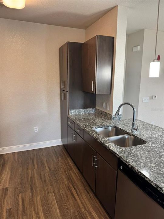 For Rent: $1,555 (1 beds, 1 baths, 1000 Square Feet)
