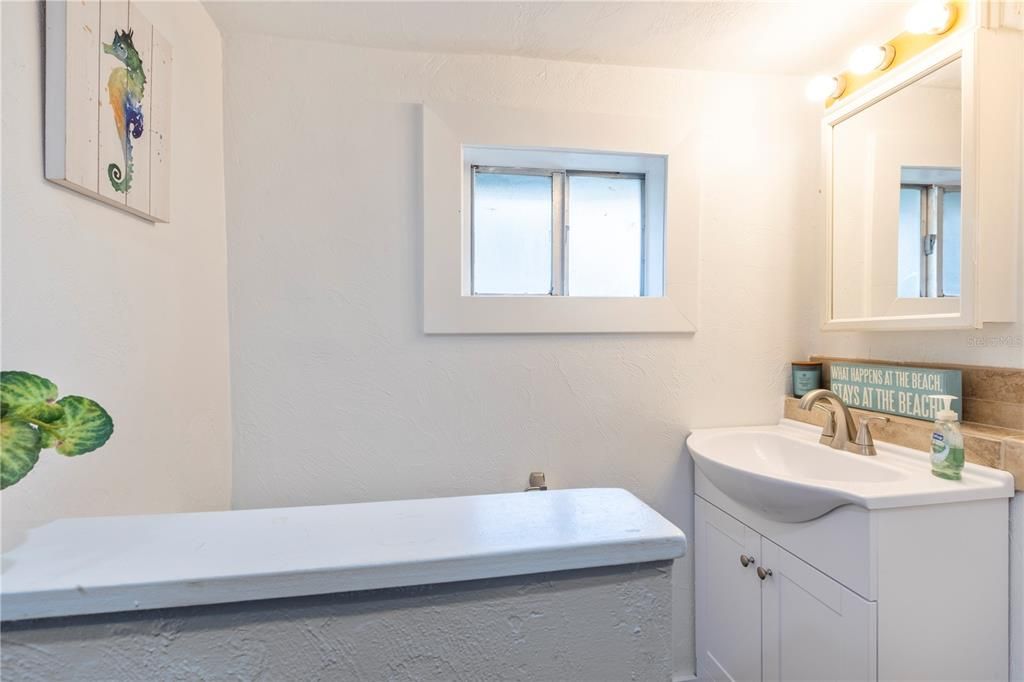 Active With Contract: $459,900 (4 beds, 2 baths, 1503 Square Feet)
